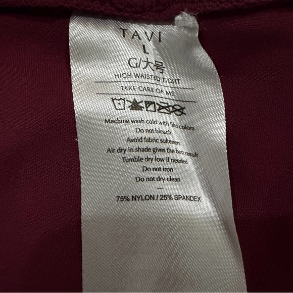 NWOT Tavi High Waisted 7/8 Tight Deep Pink Burgundy Leggings with Subtle Pattern - Picture 4 of 4